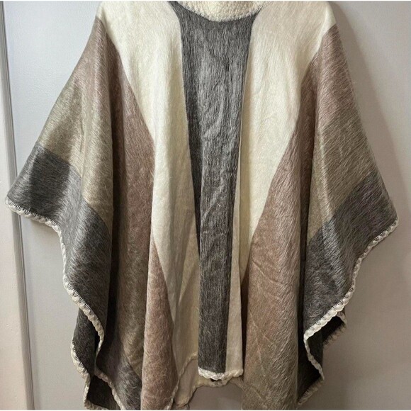 Ecuadorian Soft Neutral Color Fur Poncho One Size Brown Grey Cream NWOT - Picture 4 of 4